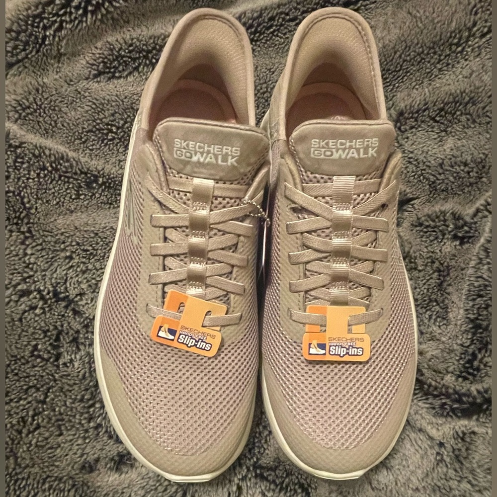 NEW Women’s Skechers Go Walk size 9 wide NIB